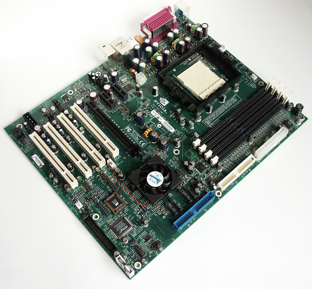 20041019_nforce4_cartedereference.jpg