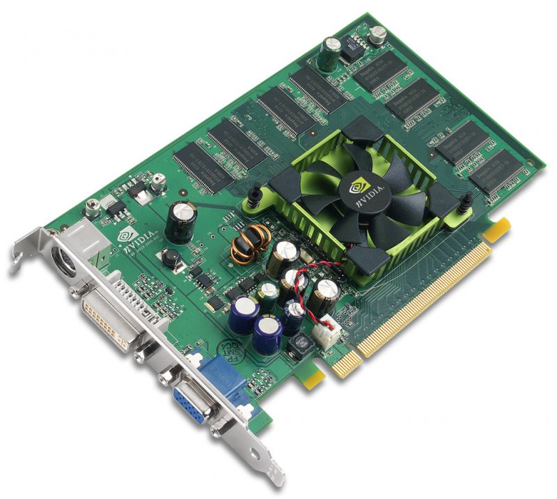20041013_geforce6200_carte.jpg