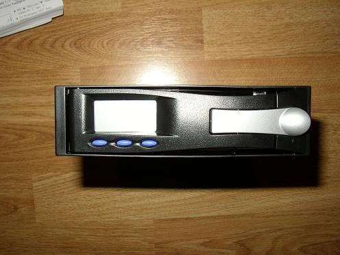 101203_icydock.jpg