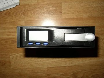 101203_icydock.jpg